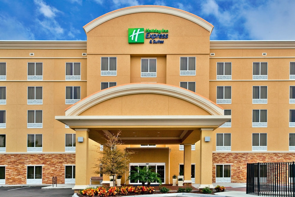 Holiday Inn Express Hotel & Suites Largo-Clearwater 2/40