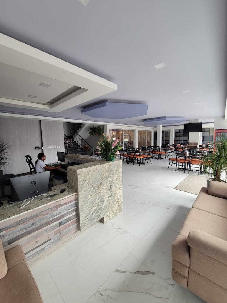 Hotel Cayuga 5/50