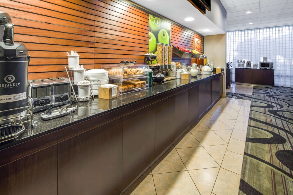 La Quinta Inn & Suites by Wyndham Buena Park 32/44