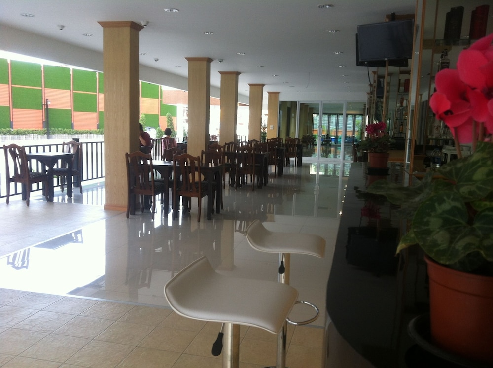 Th Beach Hotel 54/64