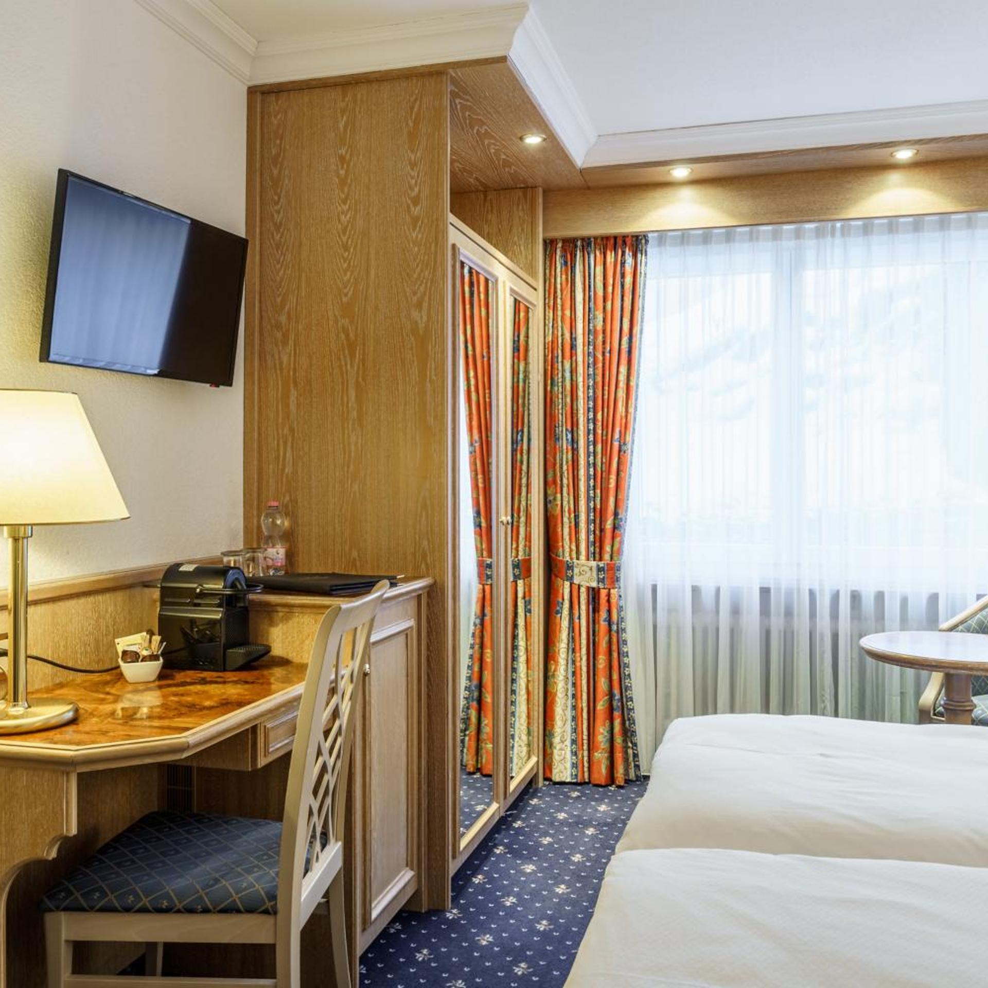 HOTEL ALPENROYAL 48/55