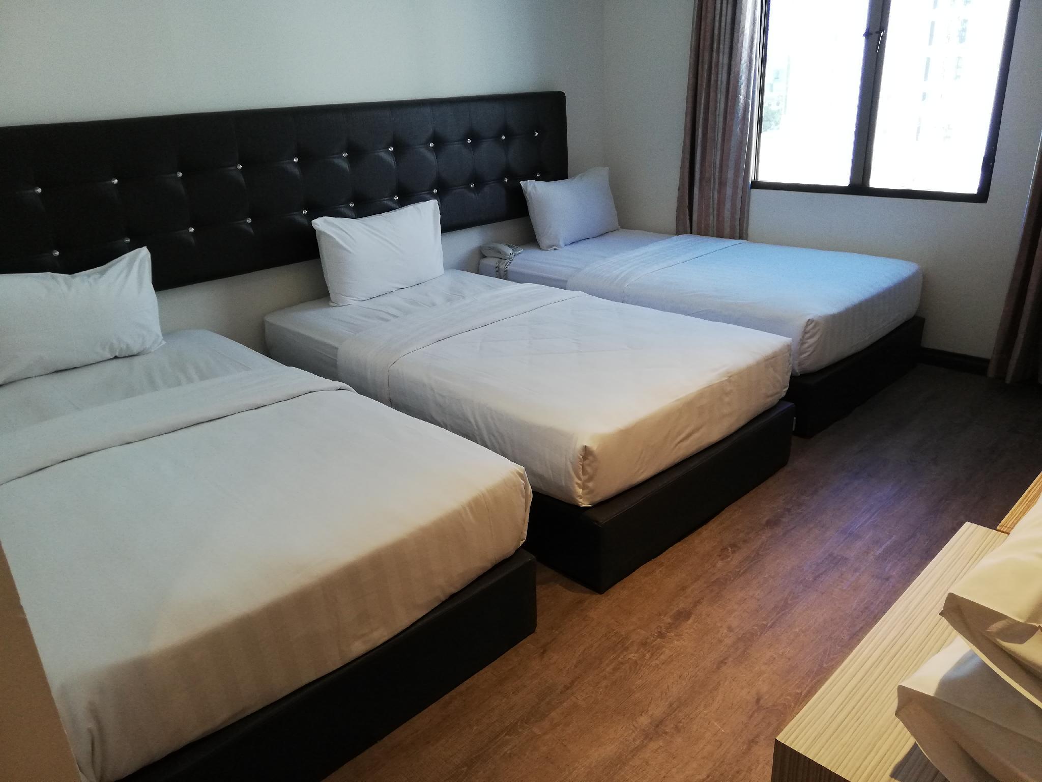 Family, 1 Queen and 1 Single Bed