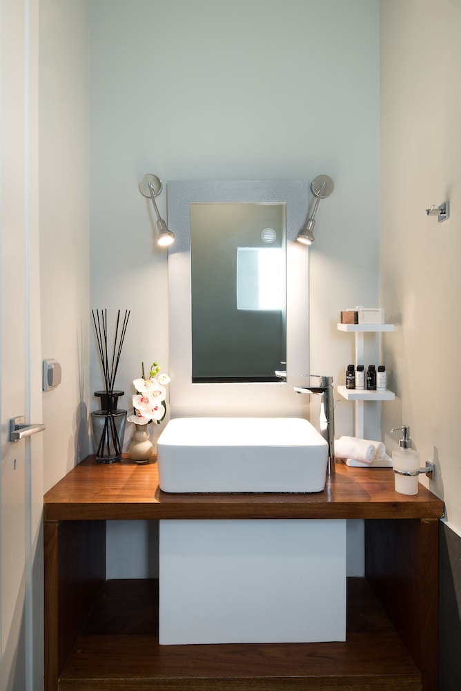 Riva Suites 7/50