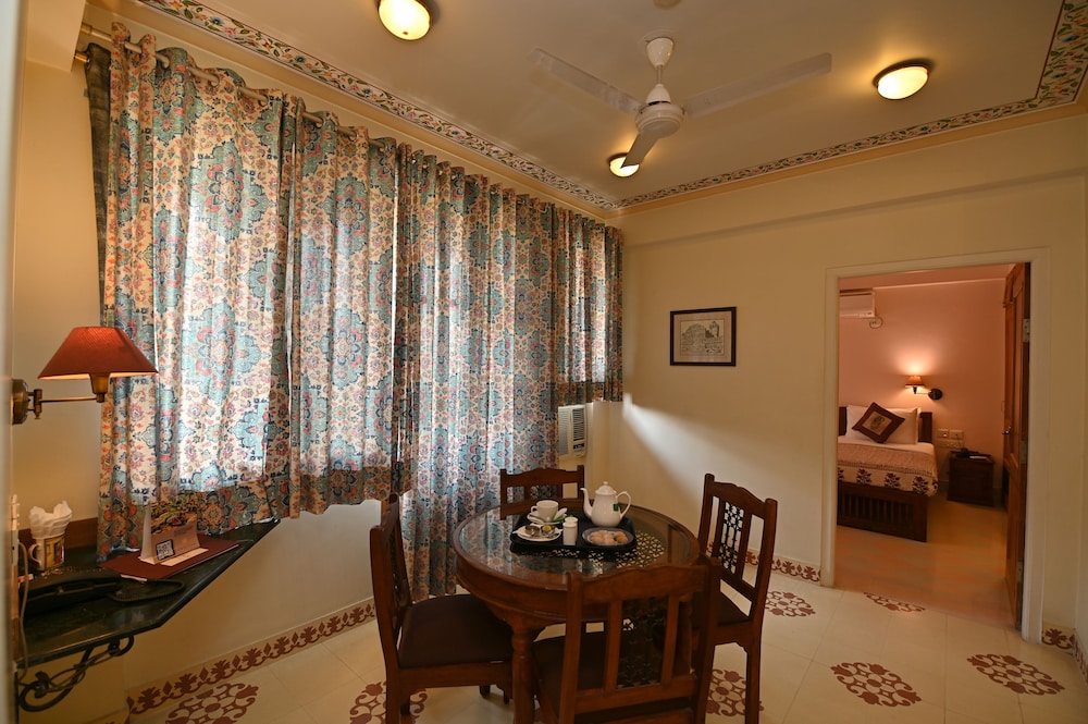 Om Niwas Suite Hotel 48/67