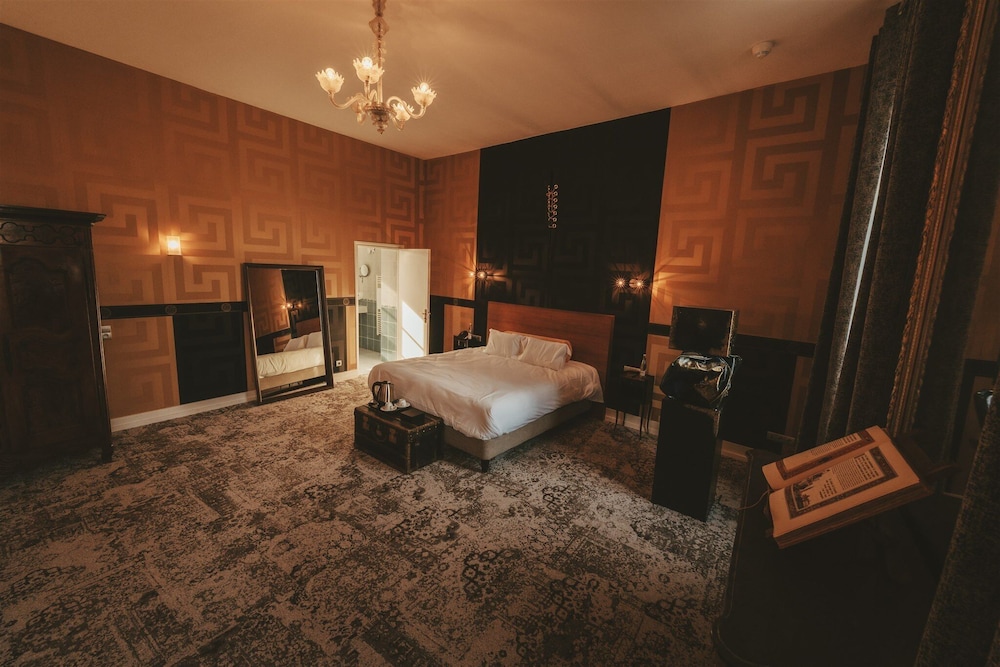 CHATEAU DE LA BARGE 10/22