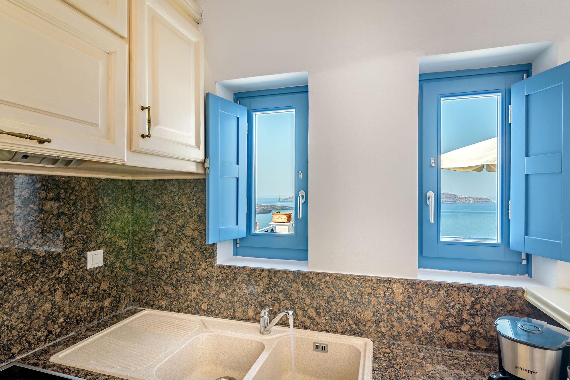2 BEDROOMS, COMFORT, PENTHOUSE, SEA VIEW, JETTED TUB