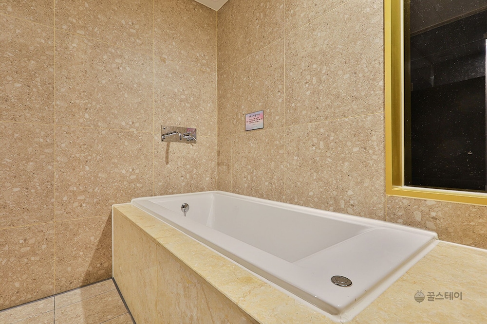 Gracias Hotel Gimhae 46/50