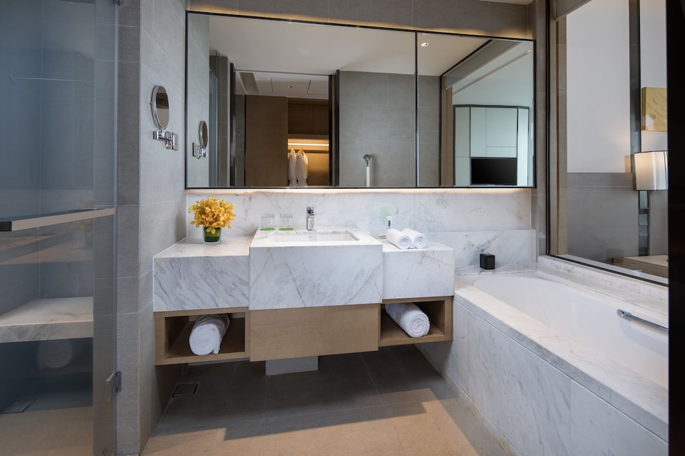 HOLIDAY INN NANJING HARBOUR 20/76