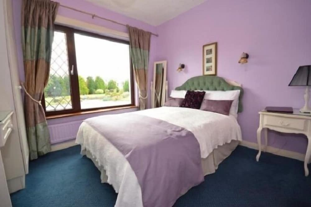ROOM, DOUBLE BED