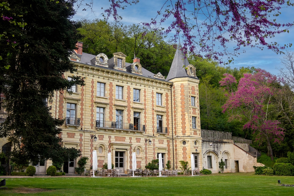 Relais Du Silence Chateau de Perreux 2/50