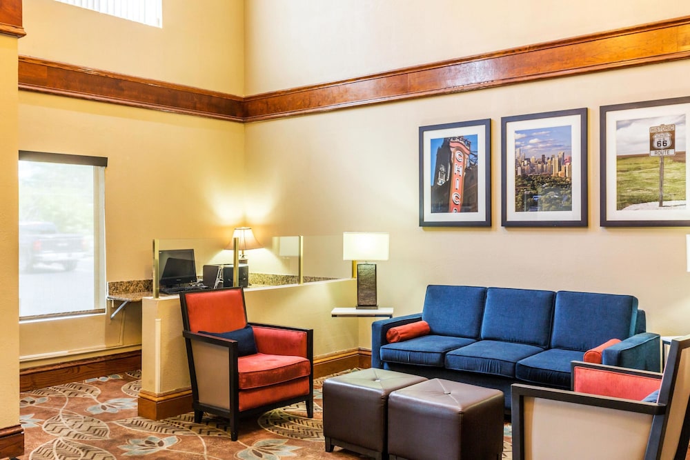 Comfort Suites Near I-80 And I-94 19/39