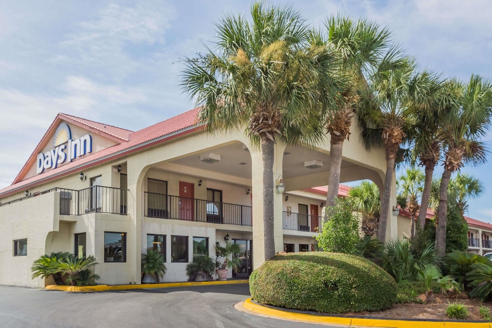 Days Inn By Wyndham Destin 3/40