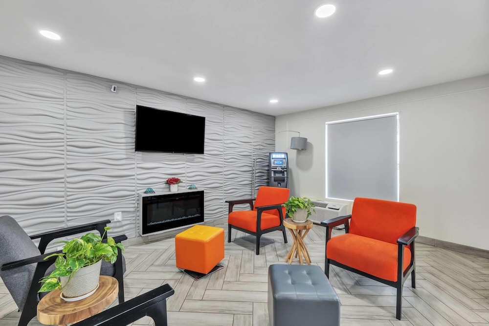 Super 8 by Wyndham Morganton 26/50