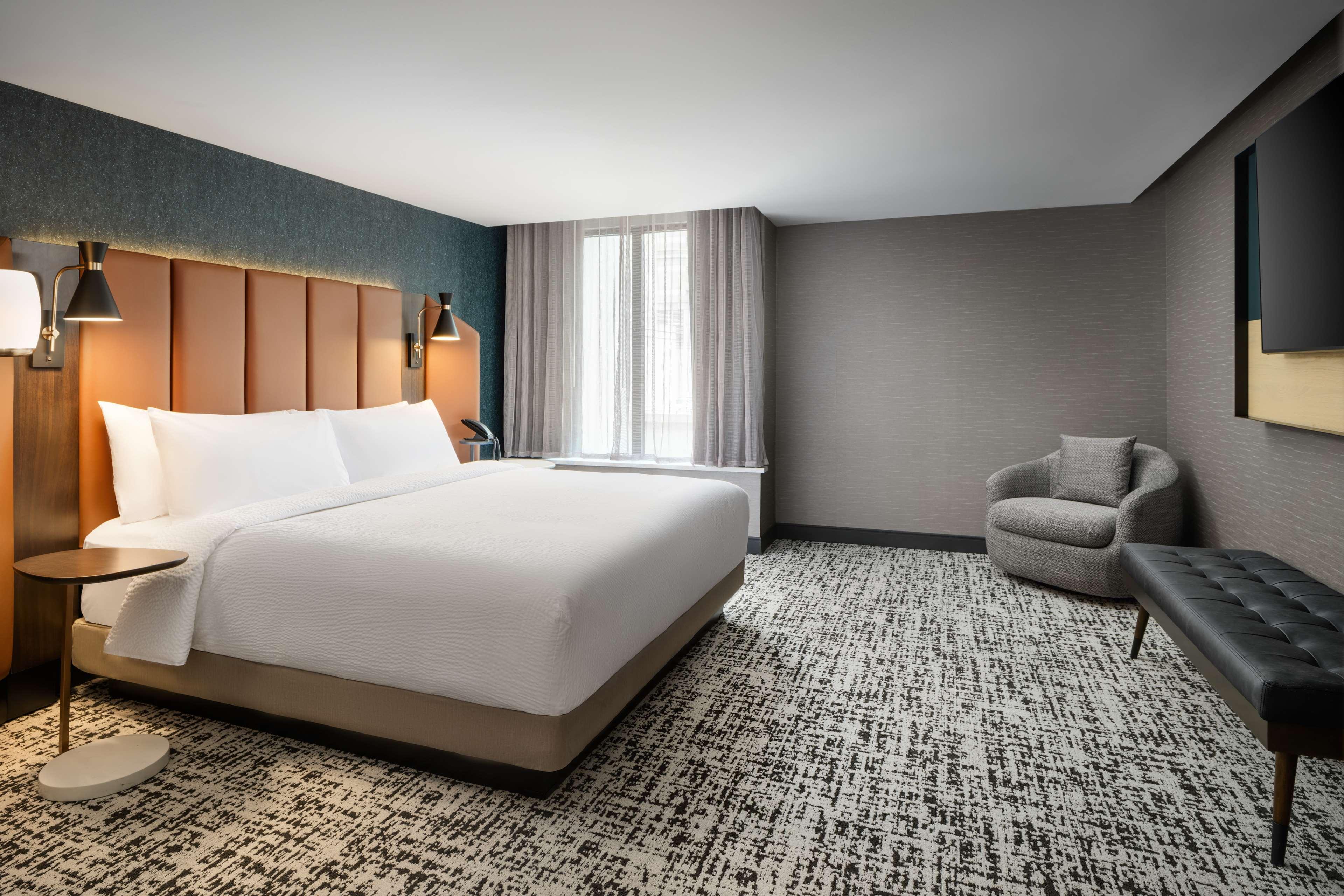 1 BEDROOM, SUITE, KING BED