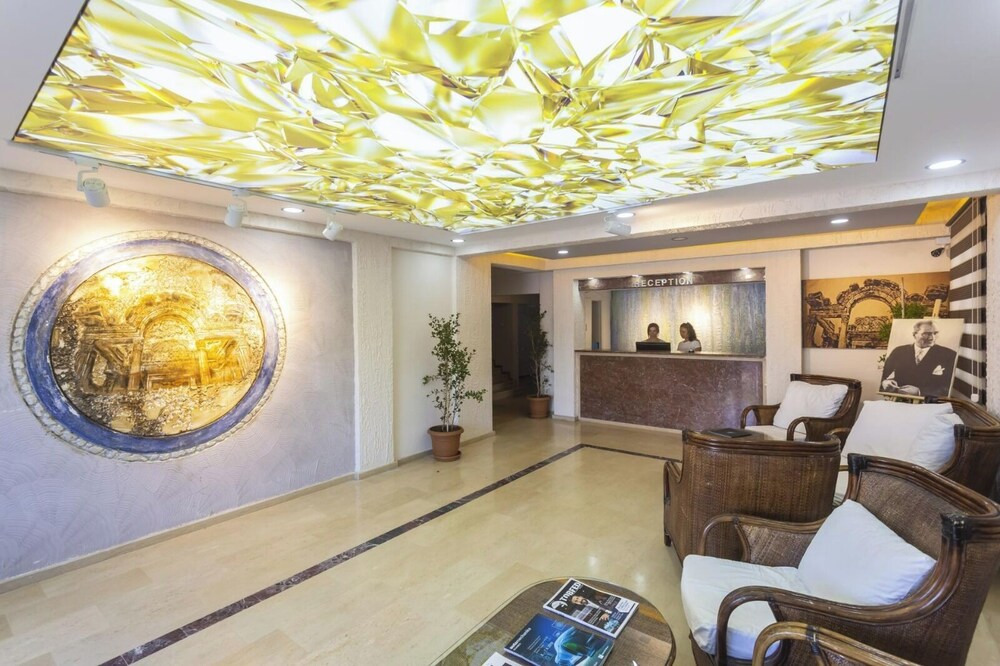 MAXSEA Beach Hotel 6/44