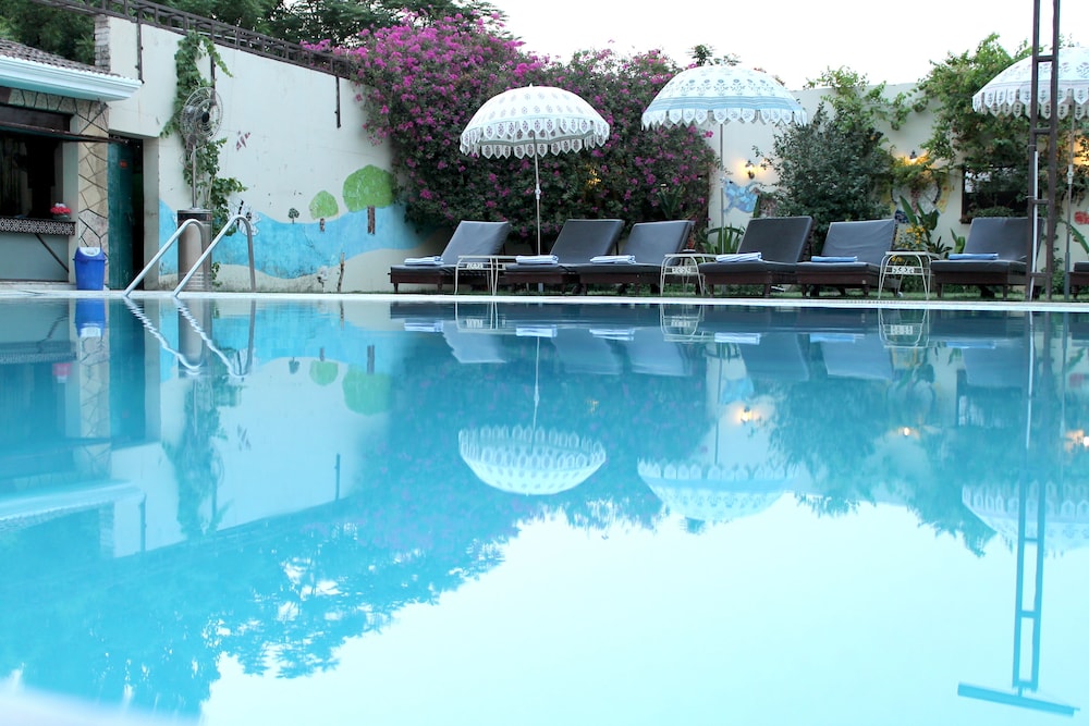 Surya Hotel 3/74