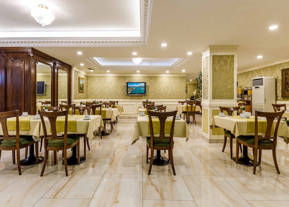 Golden Crown Hotel 52/66