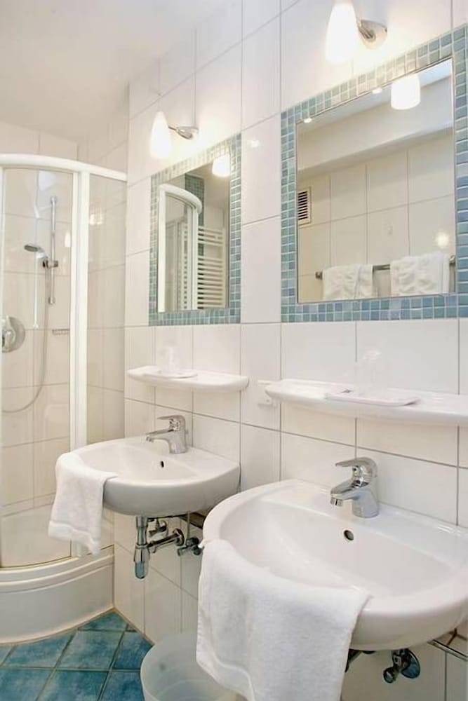 Hotel Rheinland 33/36