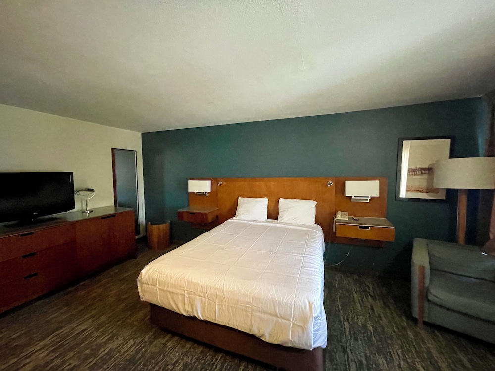 Portside Inn & Suites 12/58