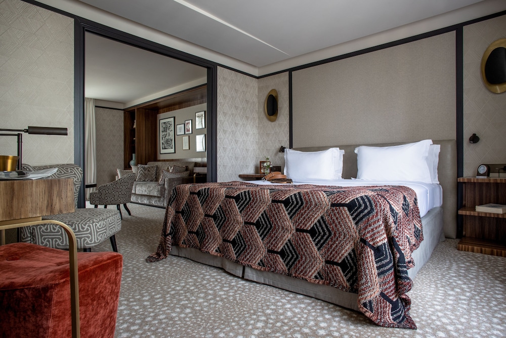 CLUB, SUITE