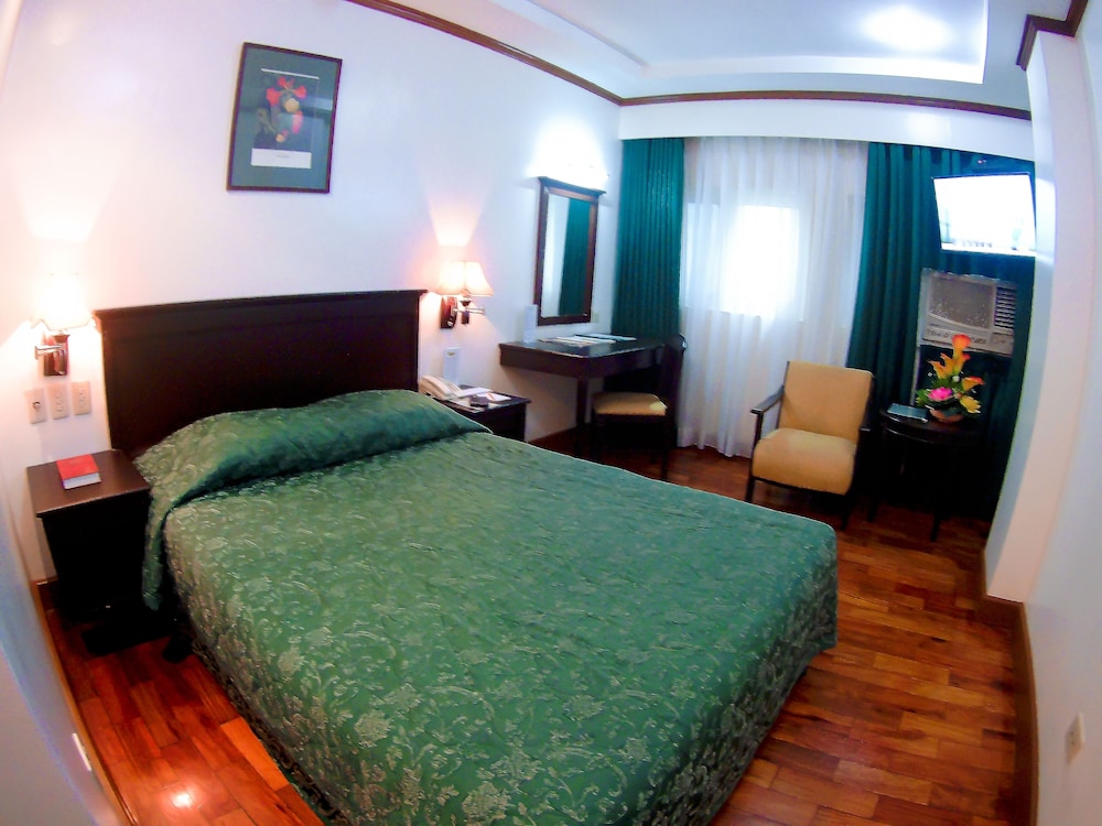 SUPERIOR, QUEEN BED