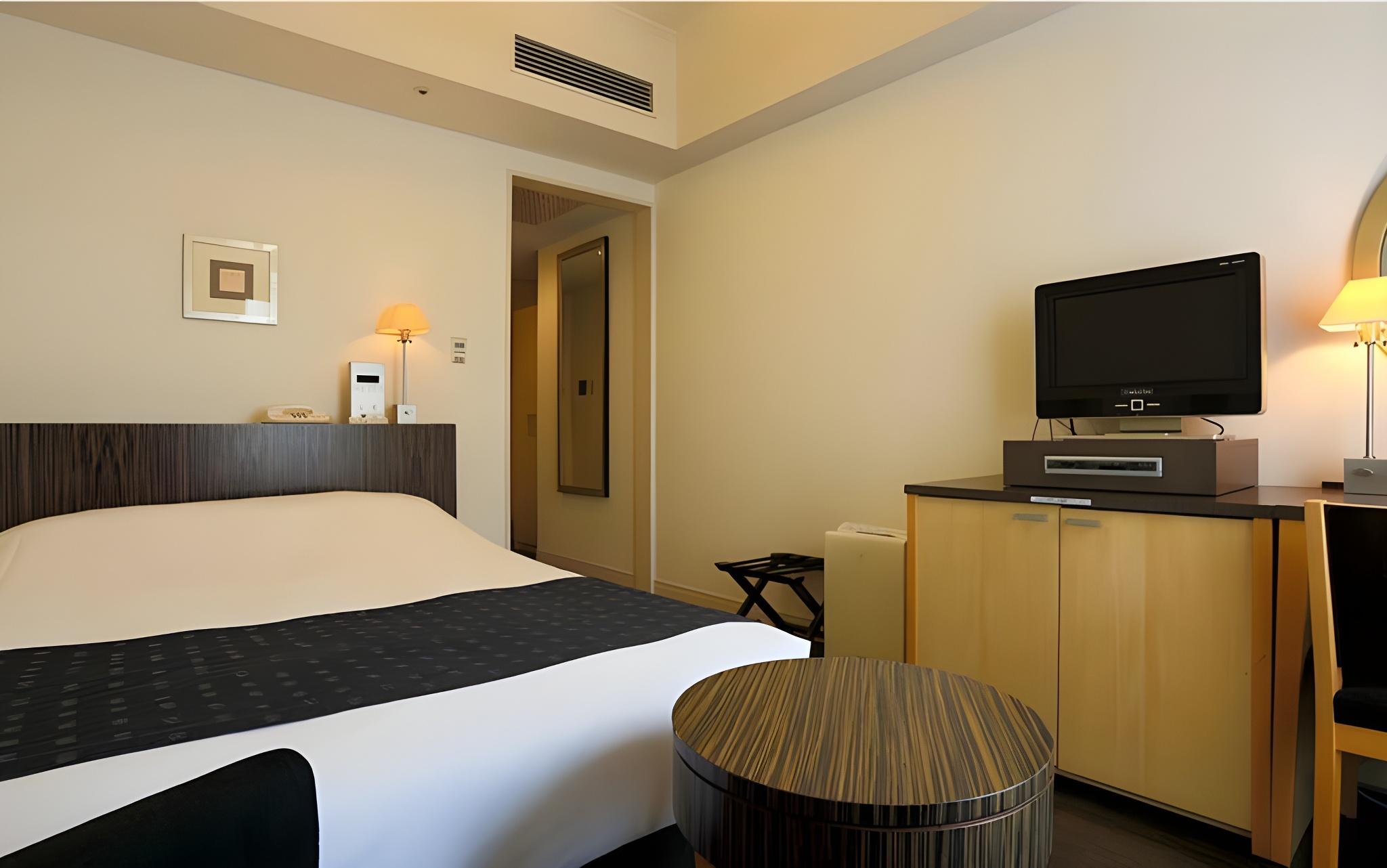 Room at Hotel Monterey Ginza, TOKYO