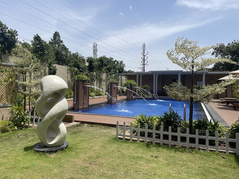 Courtyard Tiruchirappalli 20/50