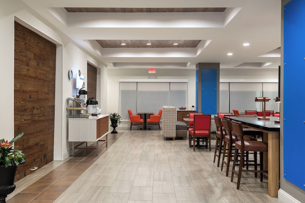 Holiday Inn Express and Suites Florence I-95 and I-20 Civic Ctr, an IHG Hotel 54/70