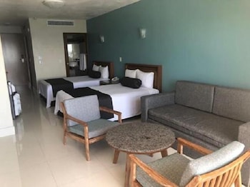 Don Pelayo Pacific Beach Hotel 43/69