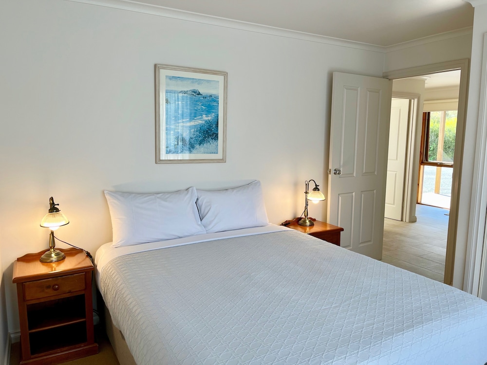 2 Bedrooms, Cottage, Queen and Twin Beds, Accessible