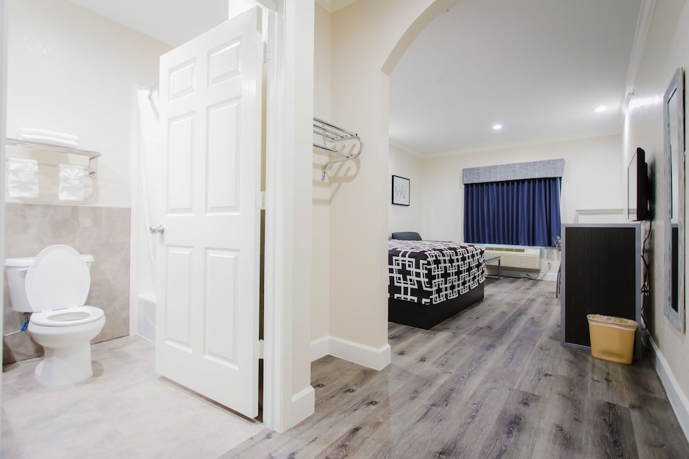 Scottish Inns & Suites Willowbrook Houston 32/33
