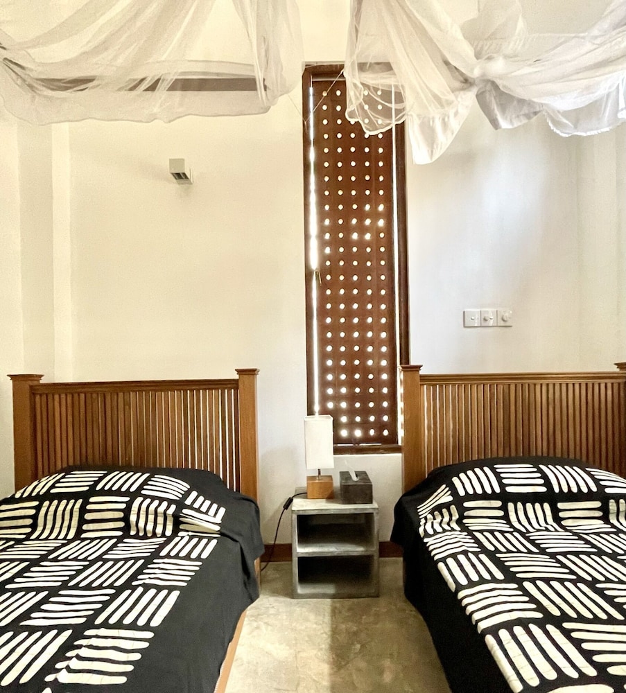 Isana Beach House 10/50