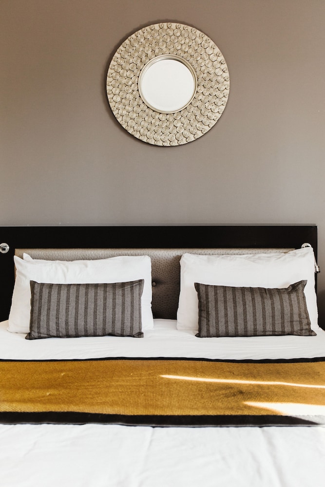 Stamford Suites Hotel 32/43