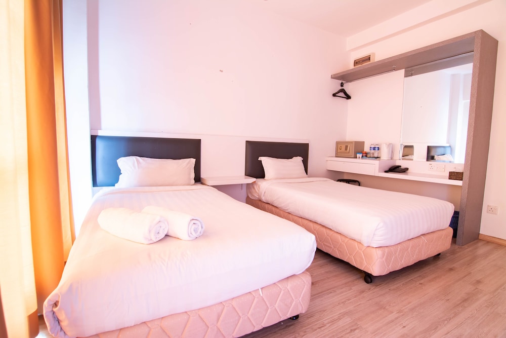 Hotel Zamburger Plaza Mahkota 32/67