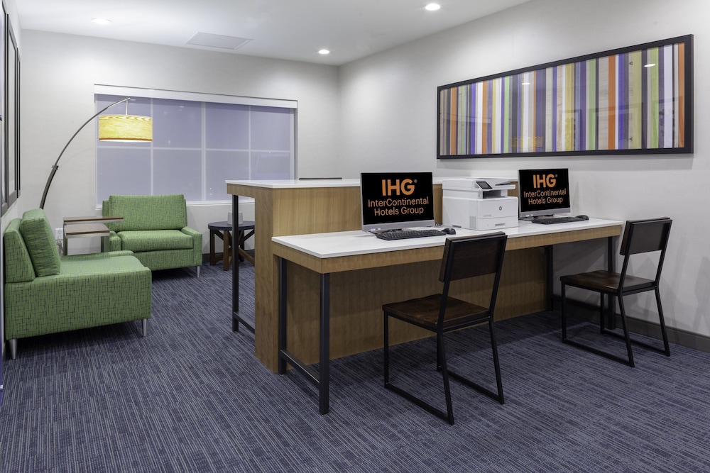 Holiday Inn Express and Suites Phoenix East - Gilbert 50/66