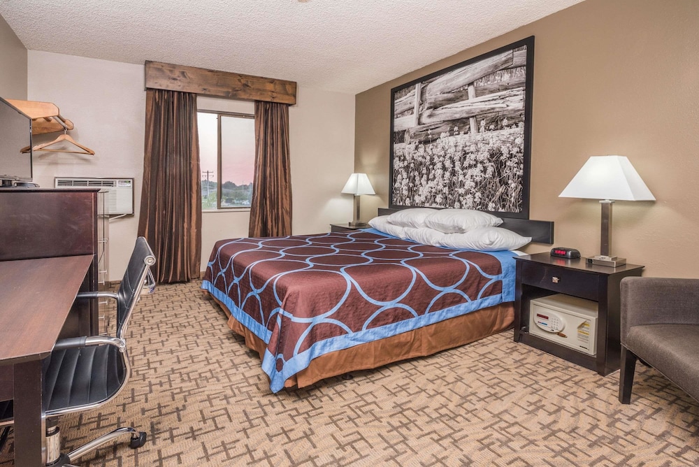 Super 8 By Wyndham Boise 16/29