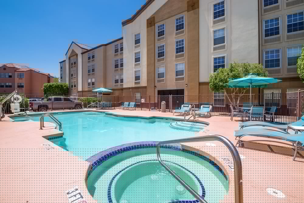 Holiday Inn Express Hotel And Suites Phoenix Airport 3/56