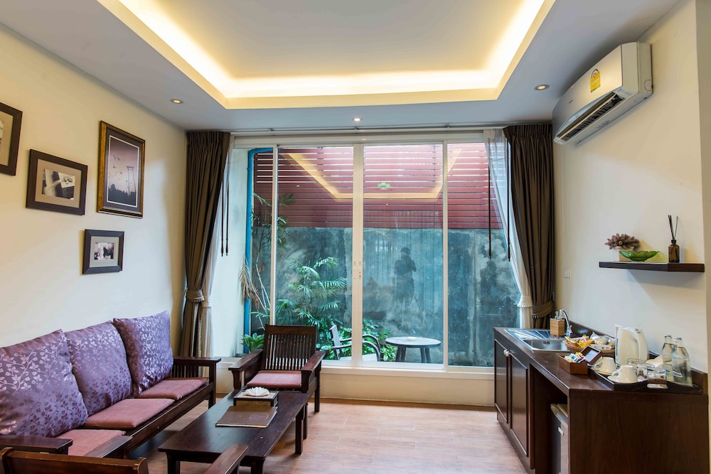 Feung Nakorn Balcony Rooms Cafe 53/79