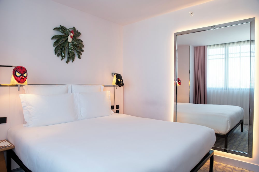 Mama, Medium, King Bed, Avenue View, Balcony, Mama Shelter Lisboa 7/10