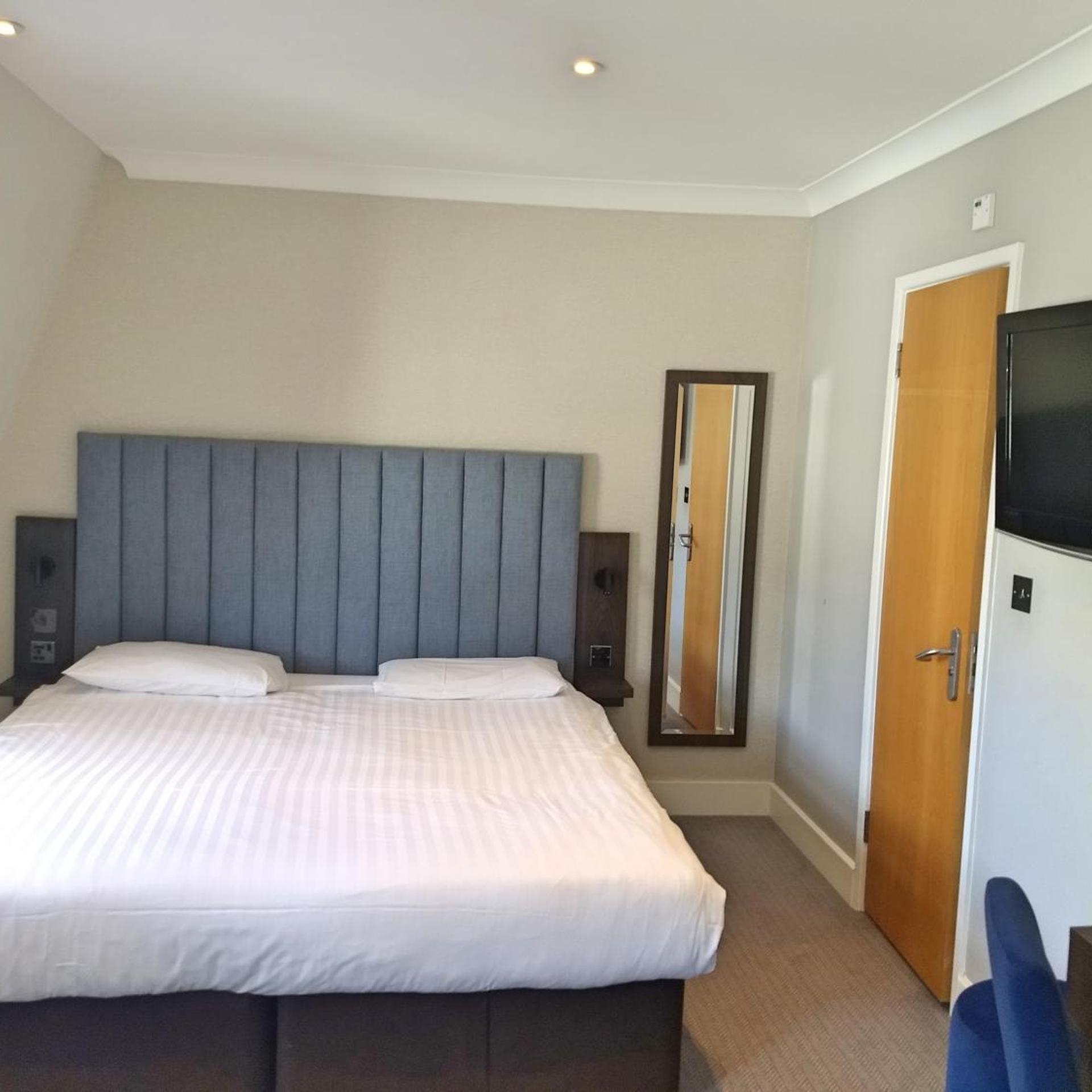 DELUXE, DOUBLE BED