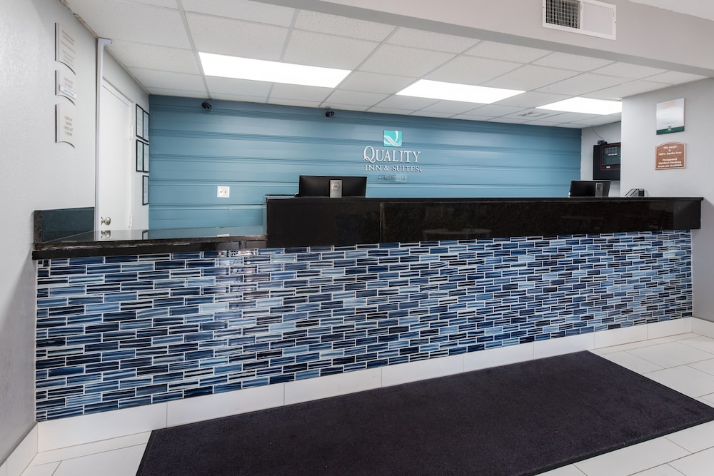 Quality Inn & Suites Cincinnati Uptown Norwood 7/45