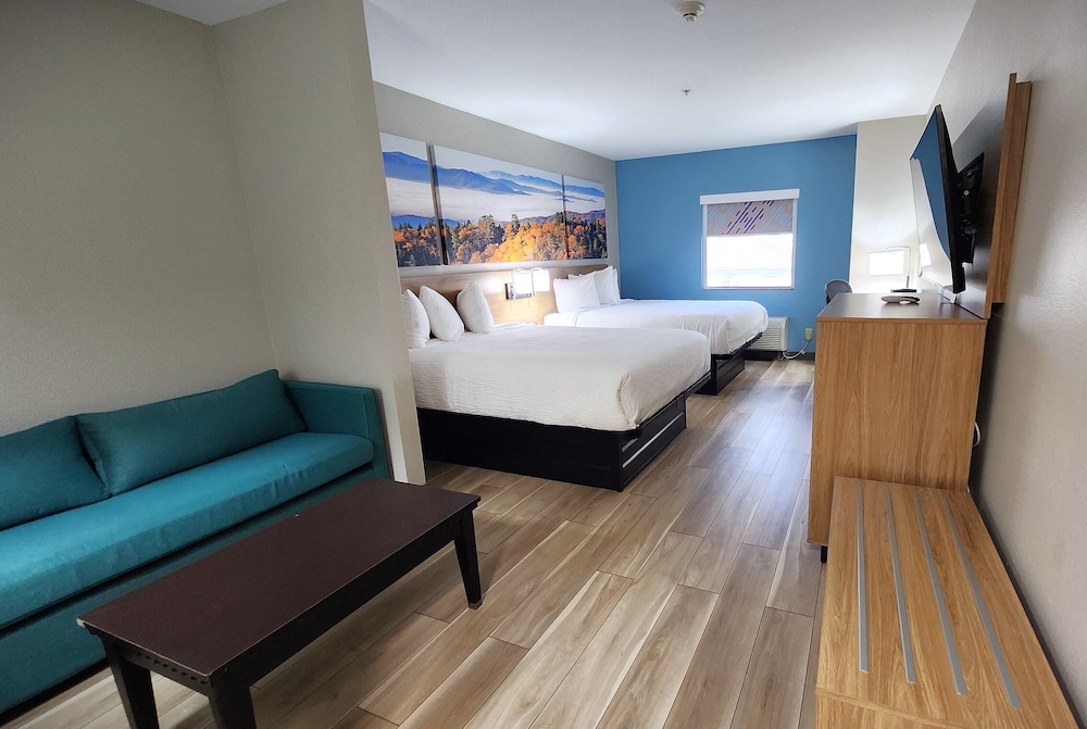Days Inn & Suites By Wyndham Russellville 11/33