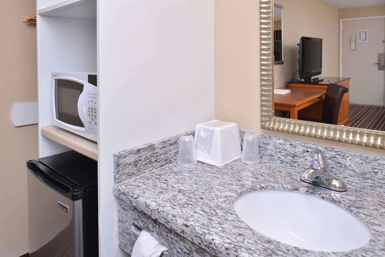 Econo Lodge Kennewick Tri-Cities 26/27