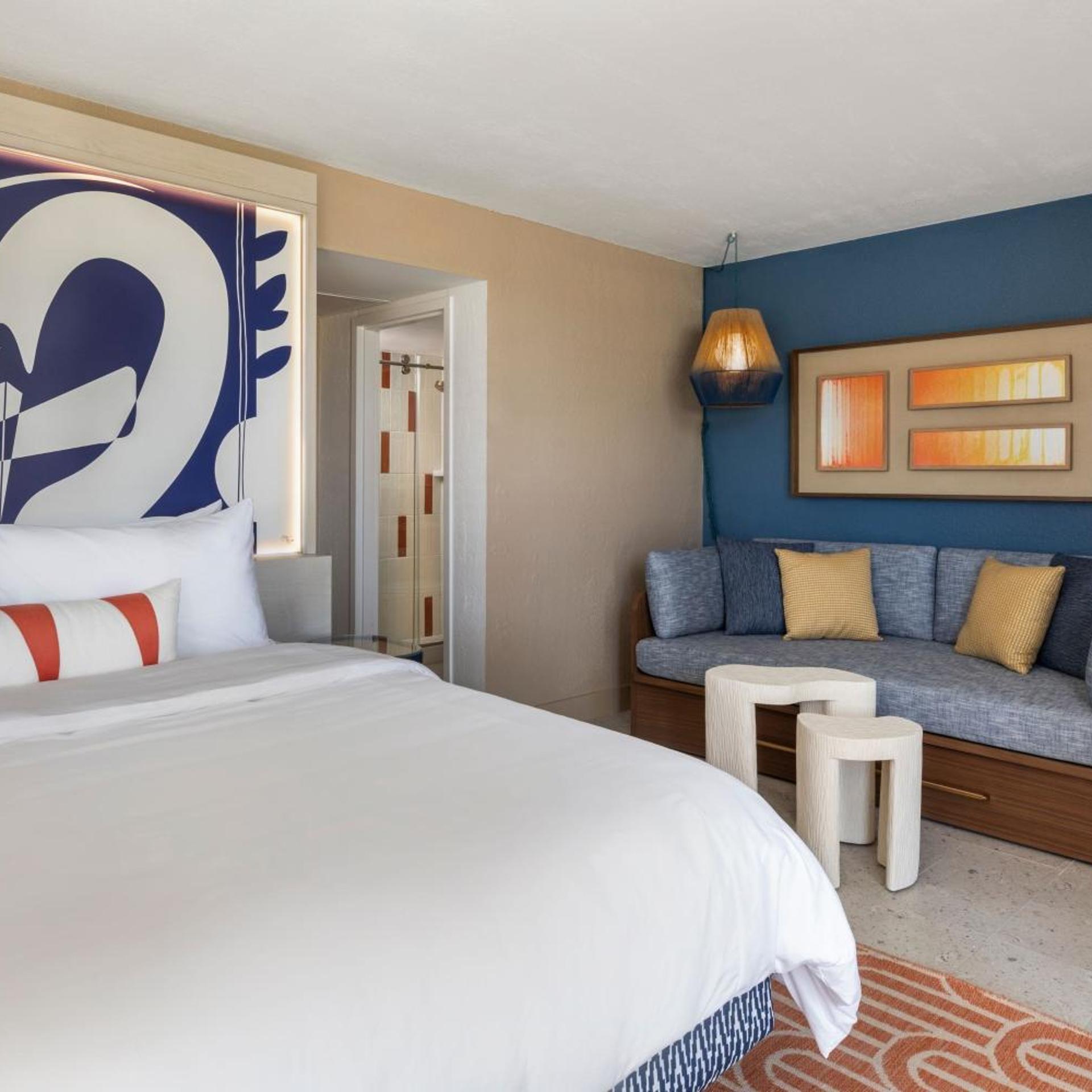 Cove, Junior Suite, King Bed, Balcony, Accessible