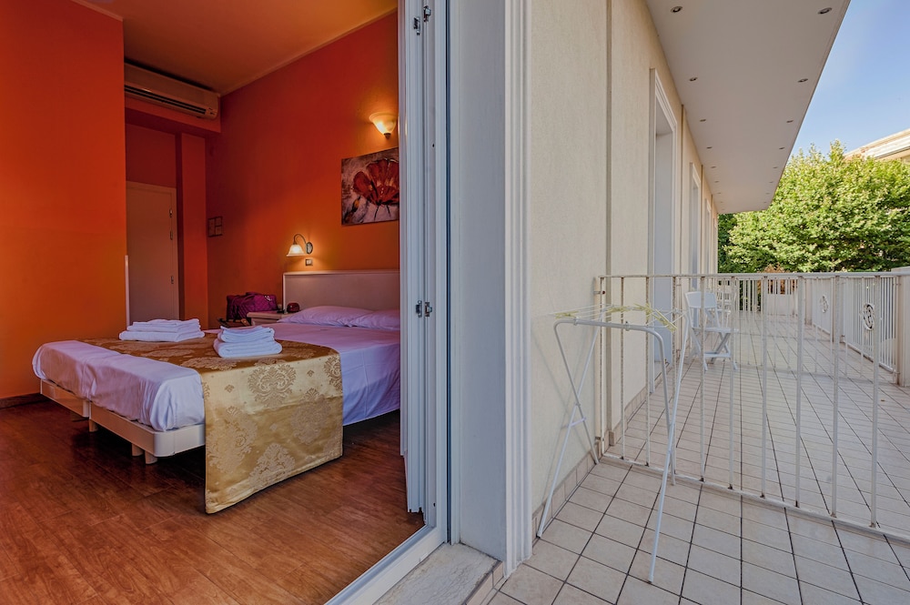 HOTEL PLAZA 23/53