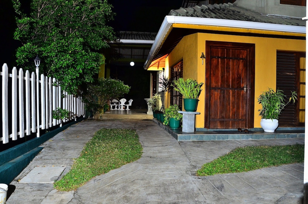 Deer Point Hotel Kandy 37/41