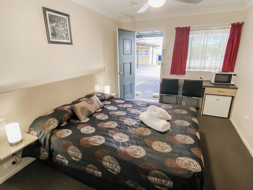 HIGH STREET MOTOR INN 20/61