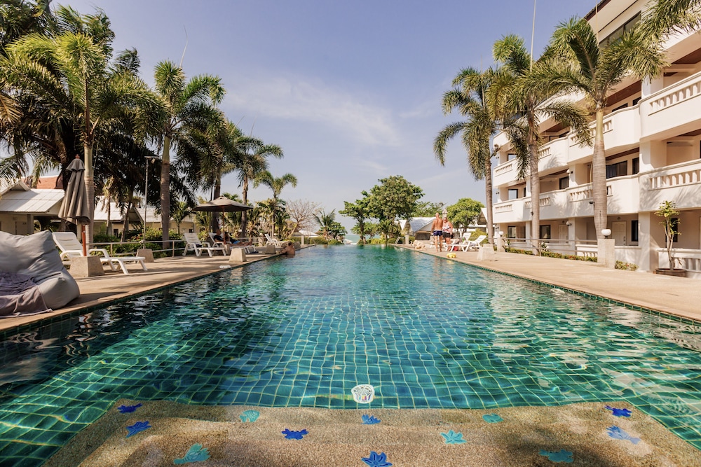 Bay Beach Resort 7/50