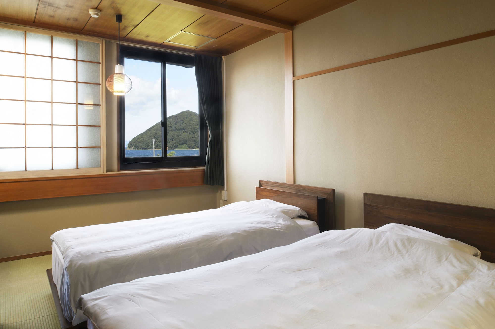 ECONOMY, TWIN BEDS