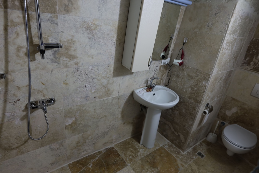 Peri Cave Hotel 51/54
